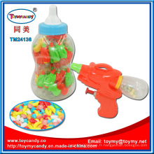 Pistolet à eau bouteille en plastique jouet d&#39;enfant avec des bonbons